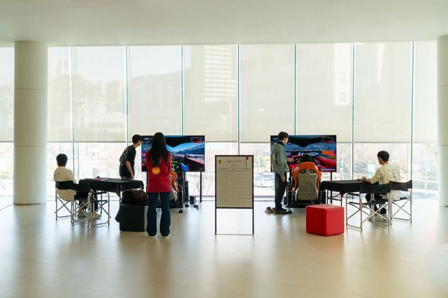 시뮬레이터 장비는 도합 1000만원이 훌쩍 넘을 정도로 고가이다. 하지만 그 값을 톡톡히 한다. 