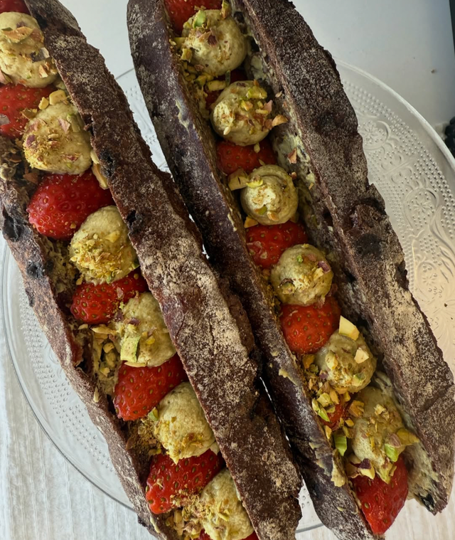 갖가지 필링으로 다채로운 맛을 선사한다. / 출처: 인캐슬베이커리 인스타그램(@in_castlebread)