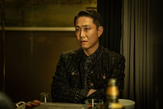 오정세는 WR건설의 전무 권종욱 역을 맡았다. / 출처: 디즈니플러스