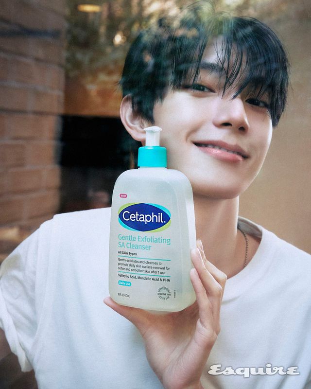 톱 아워레가시. 네크리스 스타일리스트 소장품.