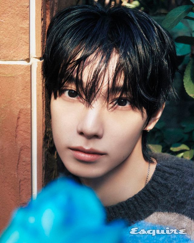 니트 쇼트 센텐스. 네크리스 스타일리스트 소장품.