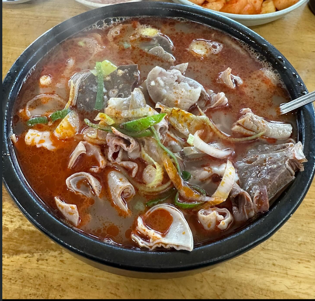 9,000원으로 즐길 수 있는 신선하고 깔끔한 순대국 / 이미지 출처: @j_pyun