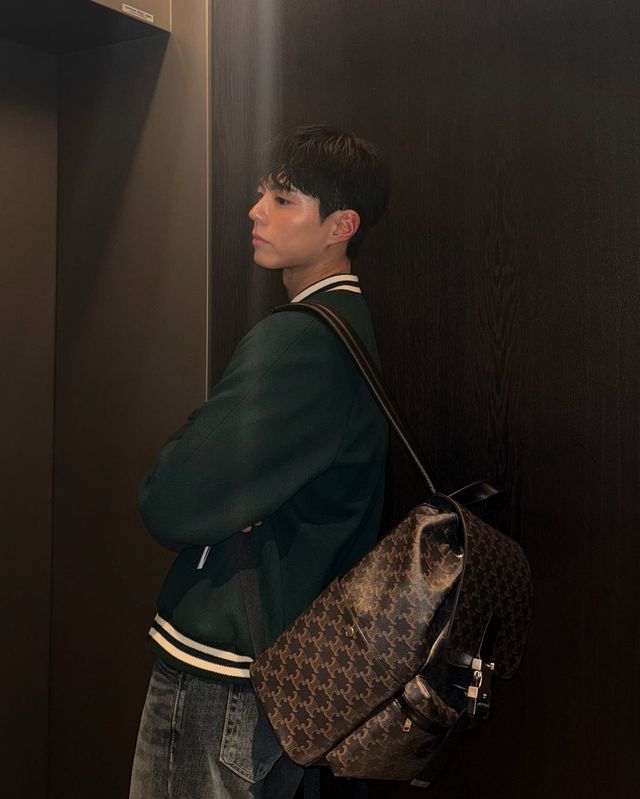 다양한 바시티 재킷으로 섹시함과 청량함을 모두 잡은 박보검의 스타일. / 이미지 출처: 인스타그램 @bogummy 