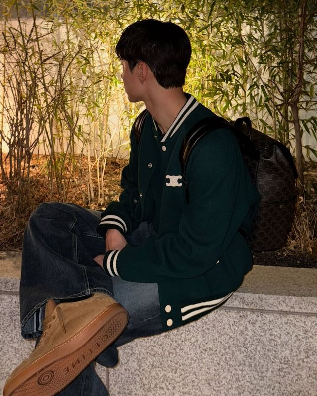 다양한 바시티 재킷으로 섹시함과 청량함을 모두 잡은 박보검의 스타일. / 이미지 출처: 인스타그램 @bogummy 