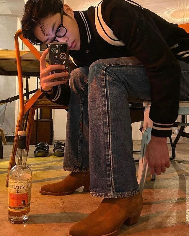 평소 즐겨 입는 젠더리스 실루엣으로 바시티 재킷을 소화했다. / 이미지 출처: 인스타그램 @wonjong_ 