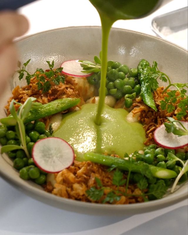 보기와는 달리 타이 칠리의 매콤한 맛이 더해져 반전 매력을 선사한다. / 출처: 핀치브런치바 네이버지도 업체 등록