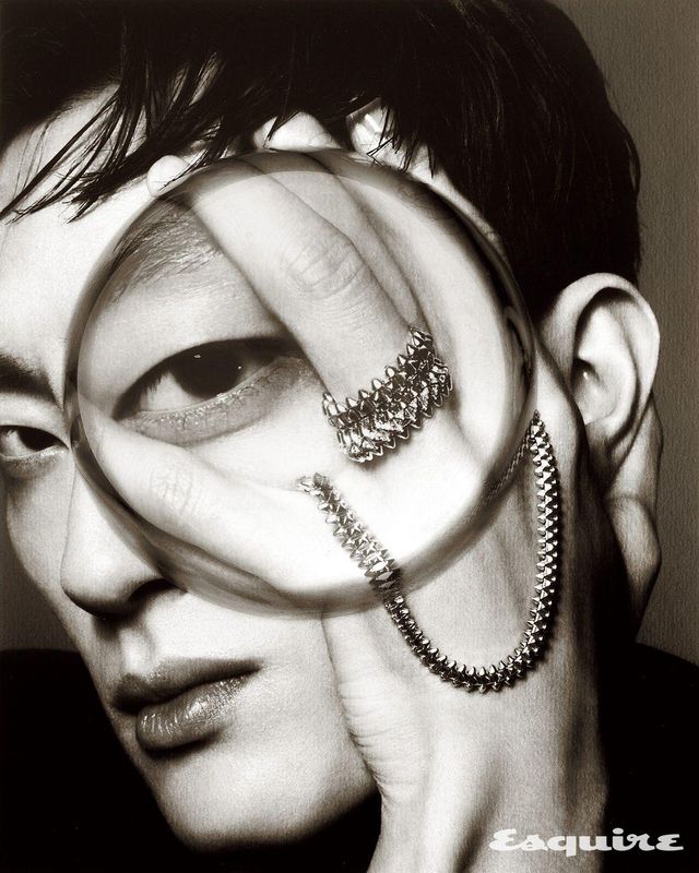 클래쉬 드 까르띠에 스몰 링, 다이아몬드를 파베 세팅한 클래쉬 드 까르띠에 스몰 링, 클래쉬 드 까르띠에 롱 네크리스.