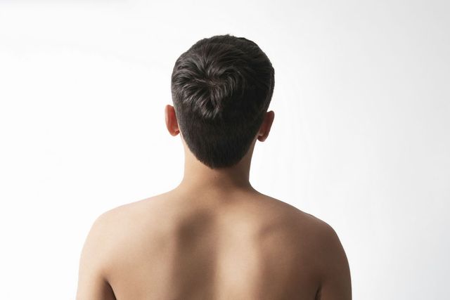 귀 뒤, 헤어라인까지 꼼꼼한 세안은 필수 / 이미지 출처: 언스플래쉬