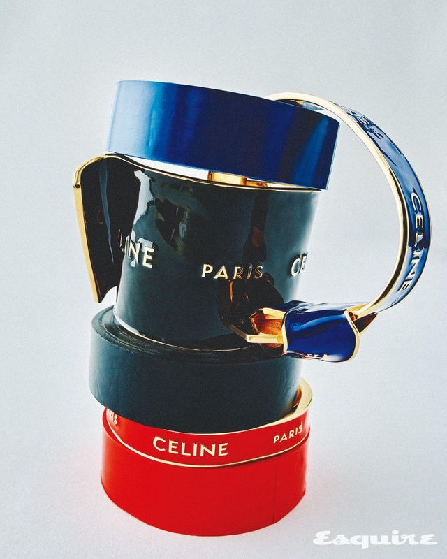 네이비 셀린느 리본 노티드 커프, 블랙 셀린느 리본 라지 커프, 레드 셀린느 리본 스몰 커프 모두 가격 미정 셀린느.