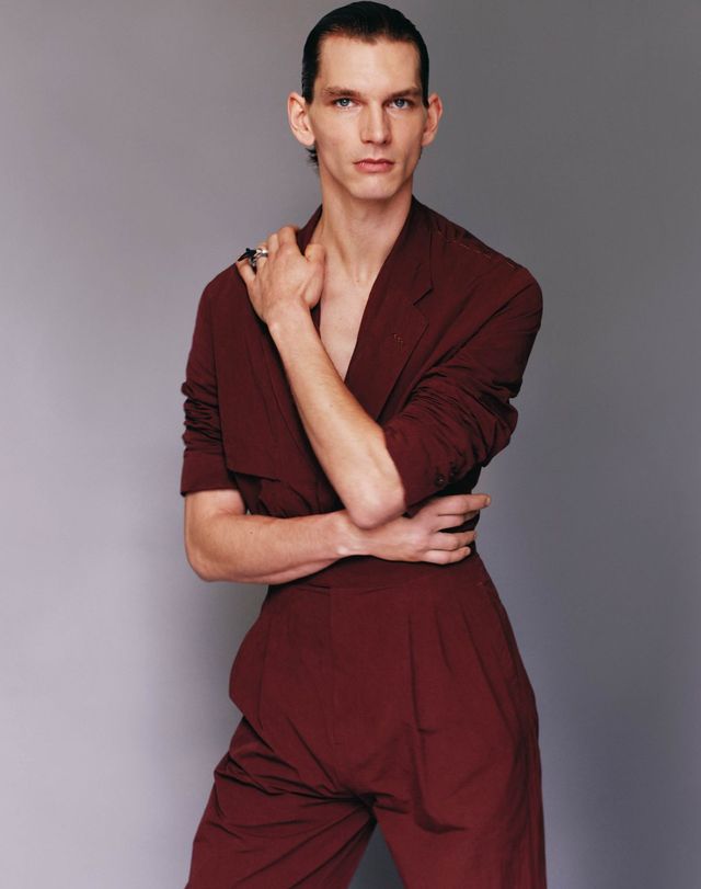 점프 슈트 제냐. 반지 스타일리스트 소장품. 