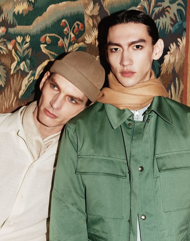 셔츠, 해트, 스카프 모두 로로피아나. 점퍼, 이너 재킷 모두 로로피아나. 스카프 락앤코.