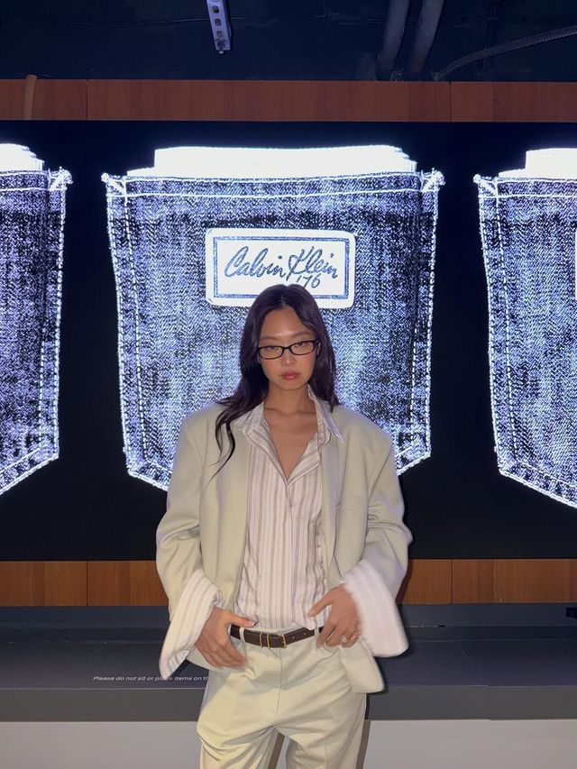 캘빈클라인 쇼에서 씬스퀘어 안경을 착용한 제니 / 이미지 출처: 인스타그램 @jennierubyjane