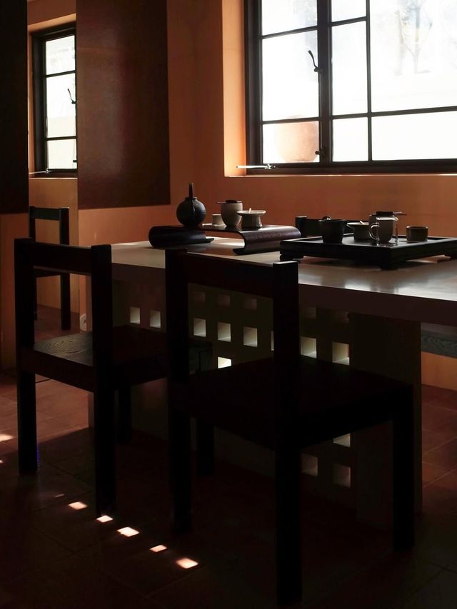 인테리어에서 절제의 미학이 드러난다. / 출처: 티컬렉티브 인스타그램