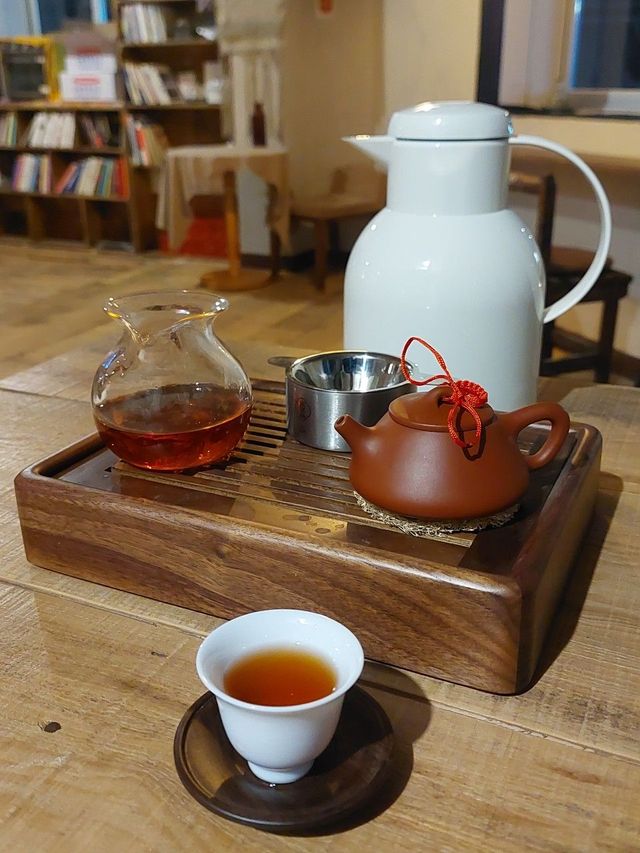 보이차, 복전차 등 다양한 전통차를 즐길 수 있다. / 출처: 란비 네이버지도 업체 제공 