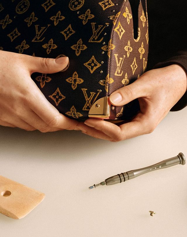 견고하고 편평한 바닥 디자인이 특징인 스피디 백.