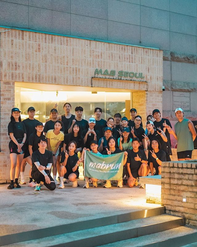 함께 달리고 경험하는 러닝 커뮤니티를 운영 중이다. 이미지 출처 : 인스타그램 @mab.seoul 