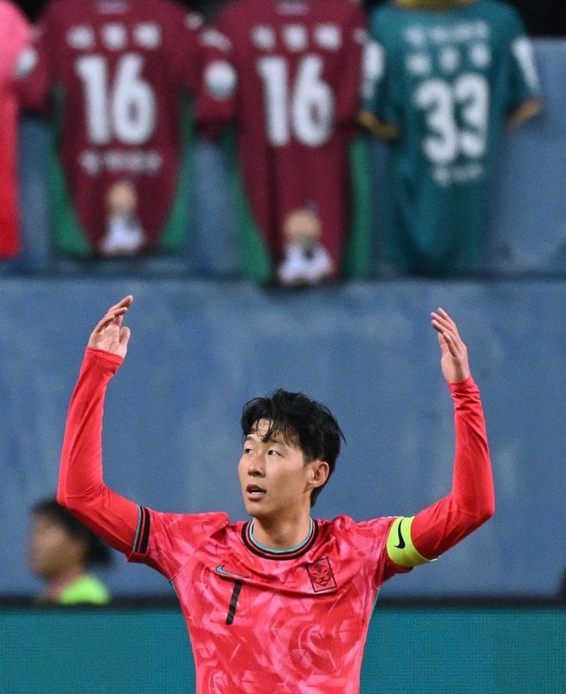 랄프 랑닉 감독은 손흥민을 영입하려 했었다고 밝히며, 한국을 만만하게 보지 않겠다는 뜻을 비췄다. / 출처: 월드컵 공식 인스타그램(@fifaworldcup)