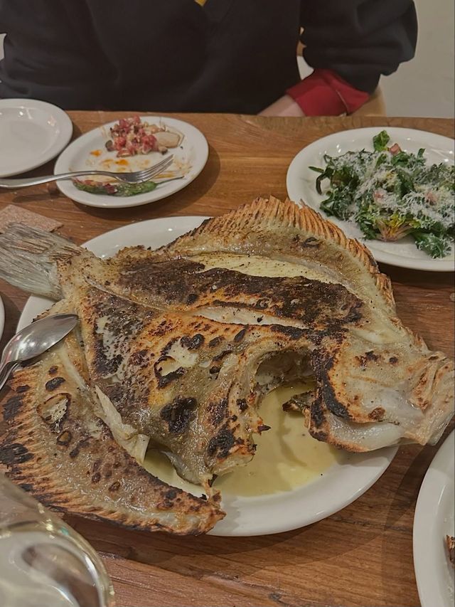 나나가 포노 부오노에서 주문한 메뉴는 ‘오늘의 생선 구이.’ 이미지 출처 : 인스타그램 @jin_a_nana