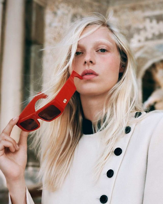 우아함과 개성을 담아내는 ‘오브제’로 재정의하는 데 초점을 맞춘 발렌티노 2026 SS 아이웨어 컬렉션 / 이미지 출처: 발렌티노.