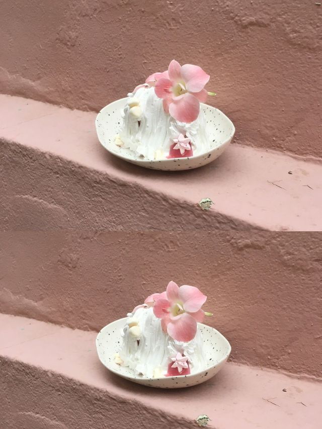 부산에서 아기자기한 파블로바와 개성 넘치는 디저트로 사랑받고 있는 ‘므므’. 이미지 출처 : 인스타그램 @mm_mois