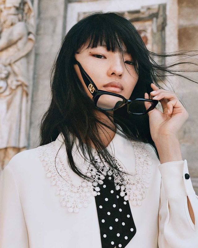 우아함과 개성을 담아내는 ‘오브제’로 재정의하는 데 초점을 맞춘 발렌티노 2026 SS 아이웨어 컬렉션 / 이미지 출처: 발렌티노.