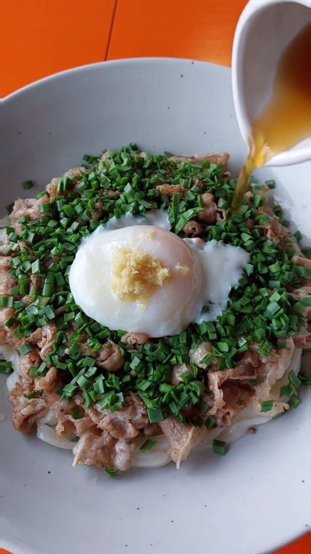 ‘붓가케칼국수’는 입맛에 따라 즈유를 조금씩 부어 비벼 먹는 인기 메뉴다. / 출처: 김상진가게 네이버지도 업체