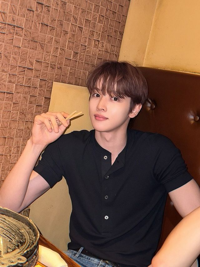 음식에 진심인 라이즈 성찬/ 이미지 출처: 인스타그램 @riize_official