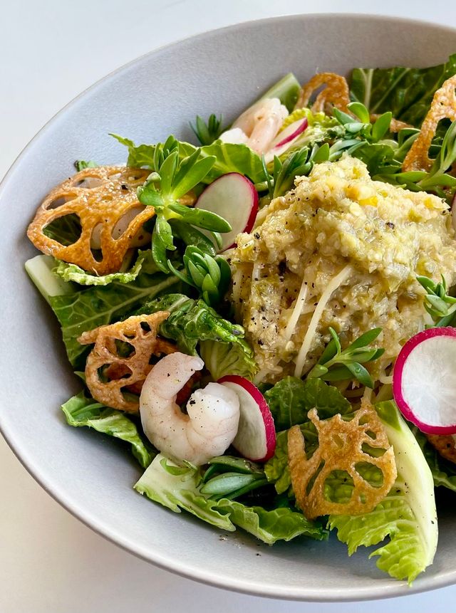 유자된장 소스와 겨자 드레싱, 봄동과 돌나물 등의 봄나물이 들어간 유자 봄나물 파스타. / 이미지출처: 네이버 지도 업체 제공 이미지