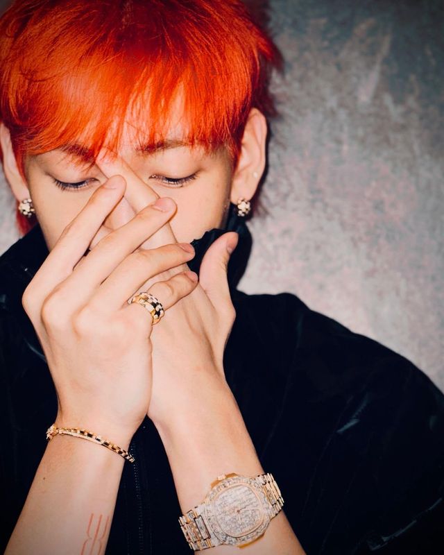 파텍 필립 노틸러스 5719/10G를 착용한 뱀뱀의 모습. / 이미지 출처 : 뱀뱀 인스타그램 