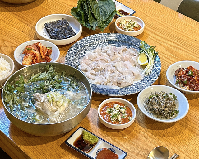 도다리를 회, 쑥국, 매운탕, 물회 등 다양한 스타일로 즐길 수 있다. / 출처: 목포명가 삼성점 네이버지도 업체 등록