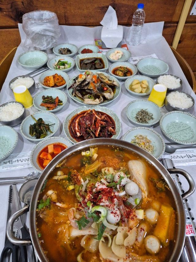 게국지와 게장, 새우장이 나오는 한상이다. / 출처: 네이버지도 업체 제공