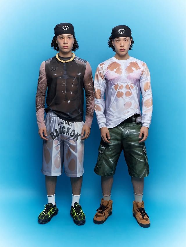 옷이 물에 젖어 신체 라인이 도드라지게 표현한 송크란 컬렉션. / 이미지 출처: IWANNABANGKOK 