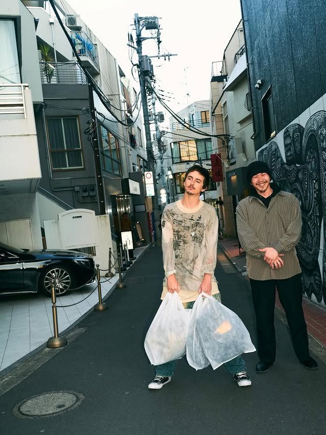 대표 제품인 척 모델부터 원스타, 그리고 다양한 협업 모델까지. 그의 컨버스 차트가 따로 존재할 정도로 다양한 컨버스를 즐긴다. / 이미지 출처: 인스타그램 @tchalamet @billieeilish @tchallamett 