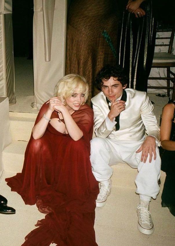 대표 제품인 척 모델부터 원스타, 그리고 다양한 협업 모델까지. 그의 컨버스 차트가 따로 존재할 정도로 다양한 컨버스를 즐긴다. / 이미지 출처: 인스타그램 @tchalamet @billieeilish @tchallamett 