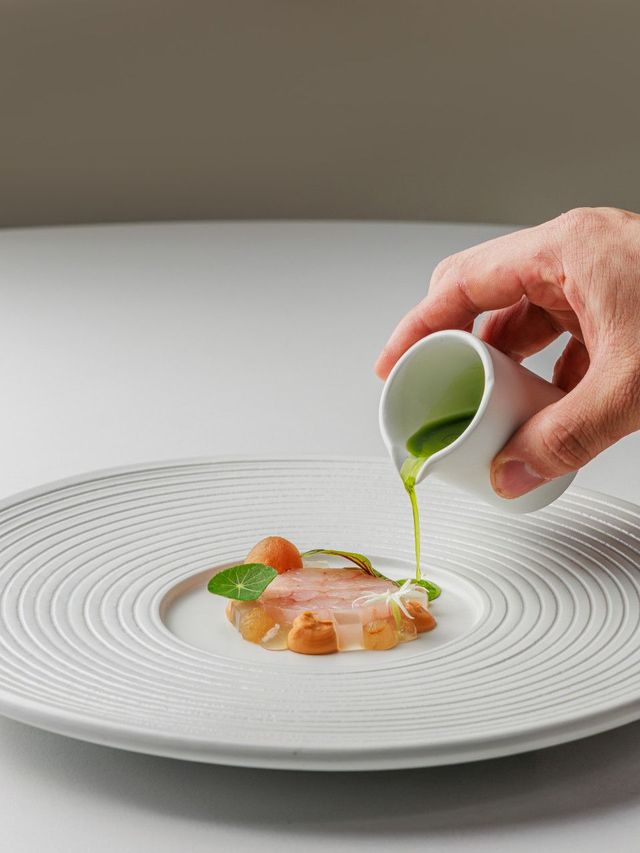 북유럽의 조리기법과 한국 식재료가 절묘하게 조합된 콜드 애피타이저다. / 출처: 솔른 서울 네이버지도 업체 등록