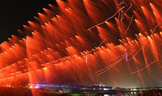 소금을 넣어 낙화할 때 톡톡 터지는 소리가 난다. / 출처: 무주군청