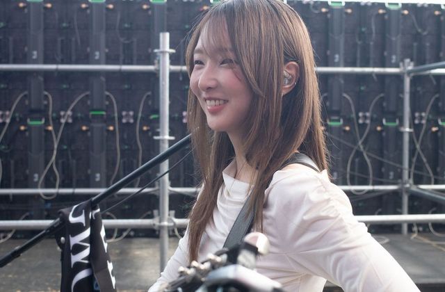 4월 26일 어썸뮤직페스티벌에서 공연하는 정우 / 이미지 출처: 인스타그램 @6th_saturday