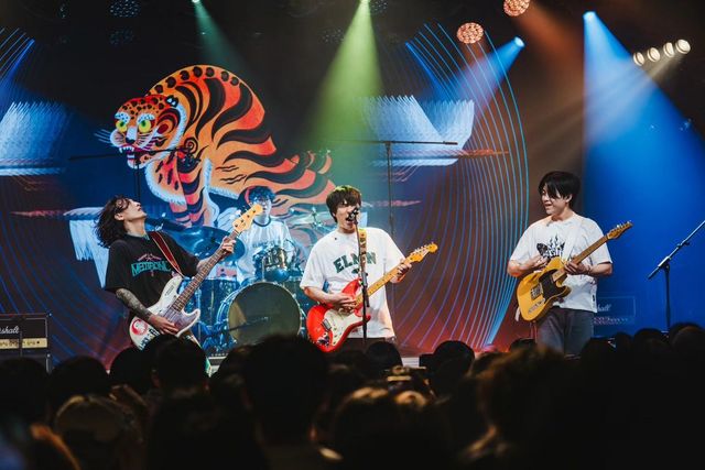 4월 25일 어썸뮤직페스티벌에서 공연하는 극동아시아타이거즈 / 이미지 출처: 인스타그램 @far_east_asian_tigers