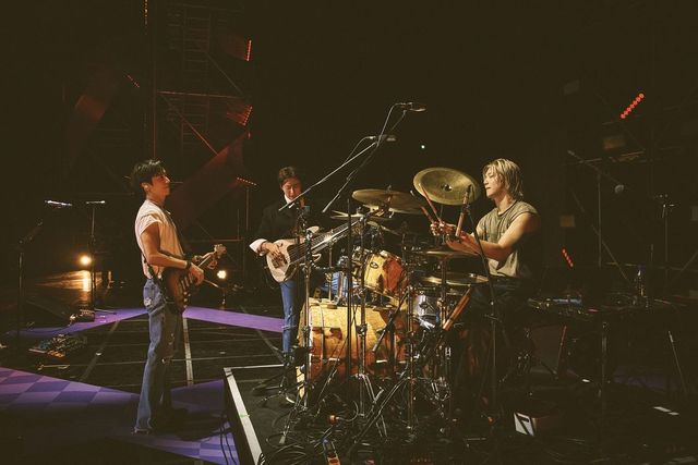 4월 26일 어썸뮤직페스티벌에서 공연하는 CNBLUE / 이미지 출처: 인스타그램 @cnblue.official