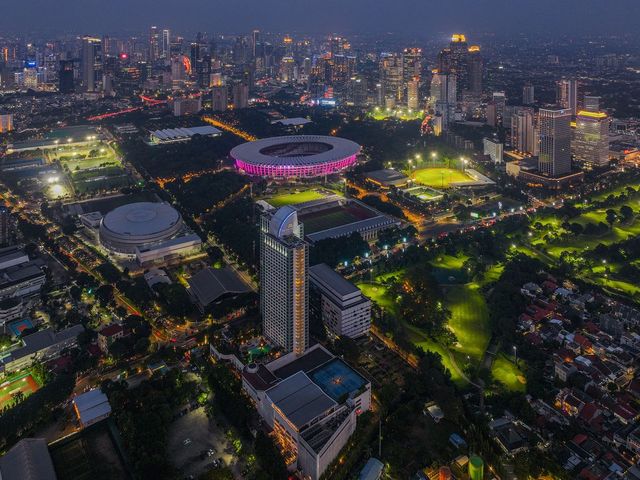 호텔 물리아 세나얀 자카르타의 항공 뷰. 호텔을 중심으로 다양한 스포츠와 공연이 이뤄지는 경기장과 골프장이 마련돼있다. / 이미지 출처: 호텔 물리아 세나얀
