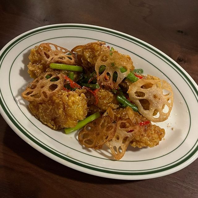 시그너처 반찬 ‘연근닭강정’은 다채로운 식감과 풍미를 담았다. / 출처: 마마리마켓 네이버지도 업체 등록