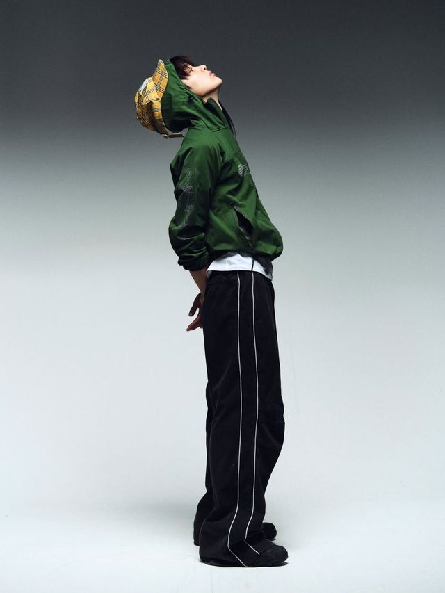 코르티스의 건호가 후디 재킷 위에 캡 모자를 써서 감각적인 스타일링을 연출했다. / 이미지 출처: 코르티스 인스타그램 @cortis