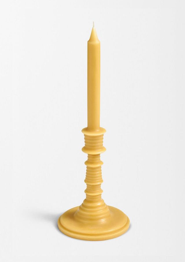 은은한 생강과 그린 스파이 향이 독특한 로에베 퍼퓸 왁스 센티드 캔들홀더 와사비 / 이미지 출처: loewe.com