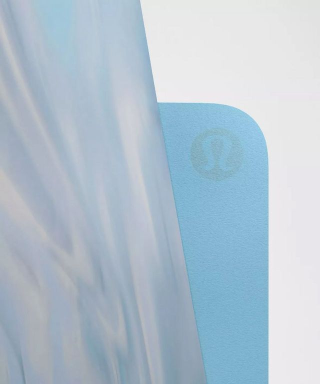 룰루레몬의 5MM 천연 고무 매트 / 이미지 출처: 룰루레몬