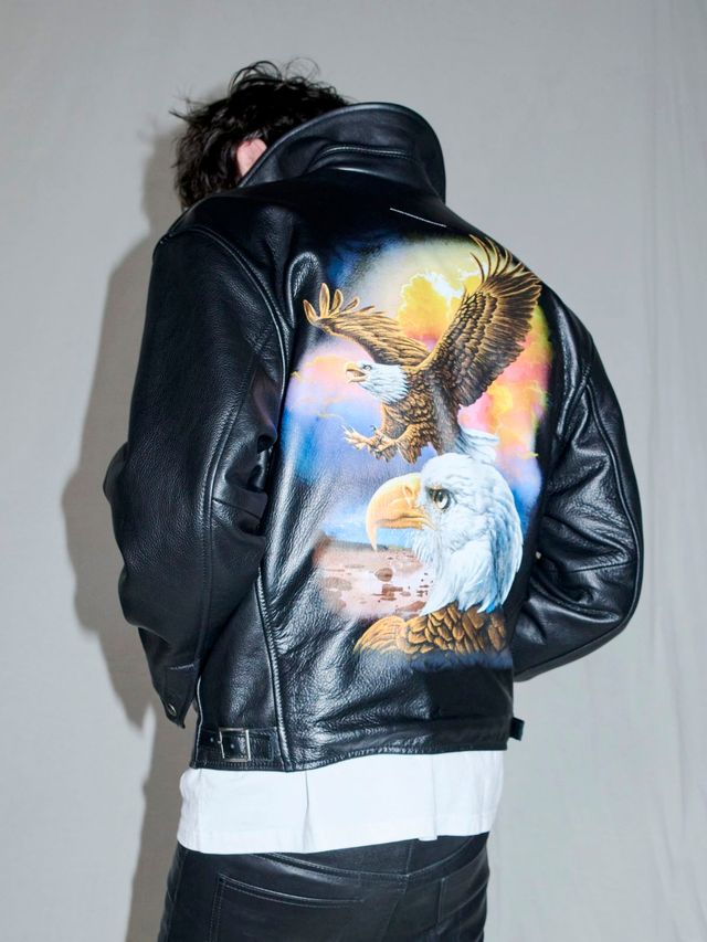 슈프림 x MM6 메종 마르지엘라의 26 S/S 컬렉션 제품 이미지 / 이미지 출처: 메종 마르지엘라. 