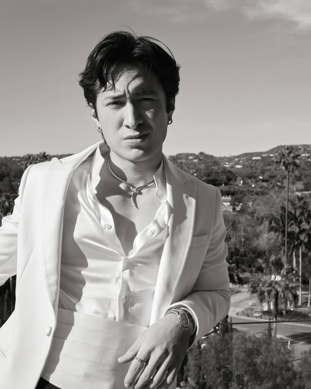 극 중에서 맡은 역과는 다르게 화끈하고 붙임성 좋은 성격이 반전 매력이다. / 출처: 허드슨 윌리엄스 인스타그램(@hudsonwilliamsofficial)