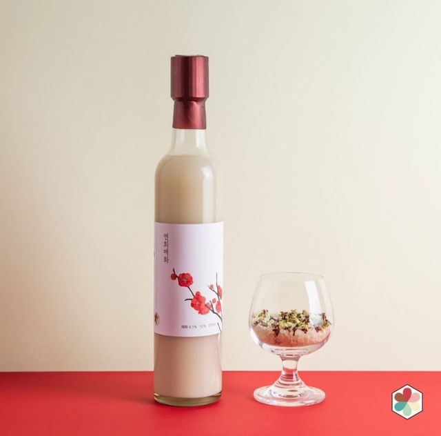 연희 매화(불필요한 장식을 덜어낸 '연희 매화' 봄꽃 전통주의 미니멀리즘.) / 이미지 출처: 같이양조장 제공