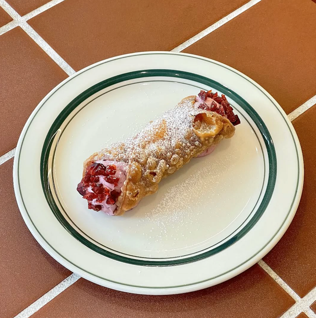 나폴리 대표 디저트를 재해석한 성민수 파티시에의 ‘트레스드’