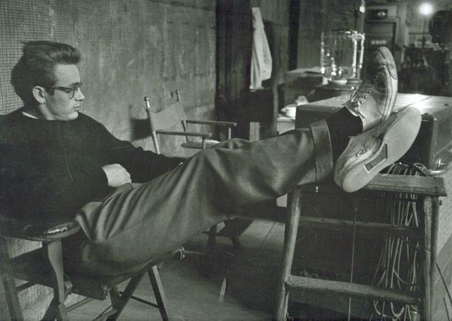 제임스 딘의 컨버스 스타일링 / 이미지 출처: 컨버스