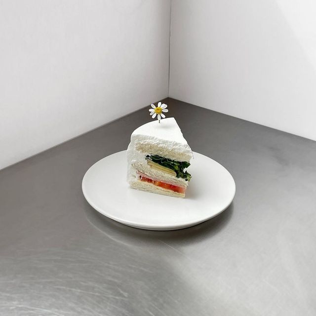 햄, 치즈, 토마토, 루콜라, 사과가 조화롭게 어우러져 한 끼 식사로 손색없다. / 출처: 무네이 카페 인스타그램